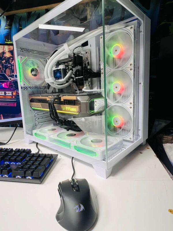 Gaming PC | Ryzen 7 9800X3D | RTX 5090 32GB | 64GB DDR5 | 4TB SSD | New
