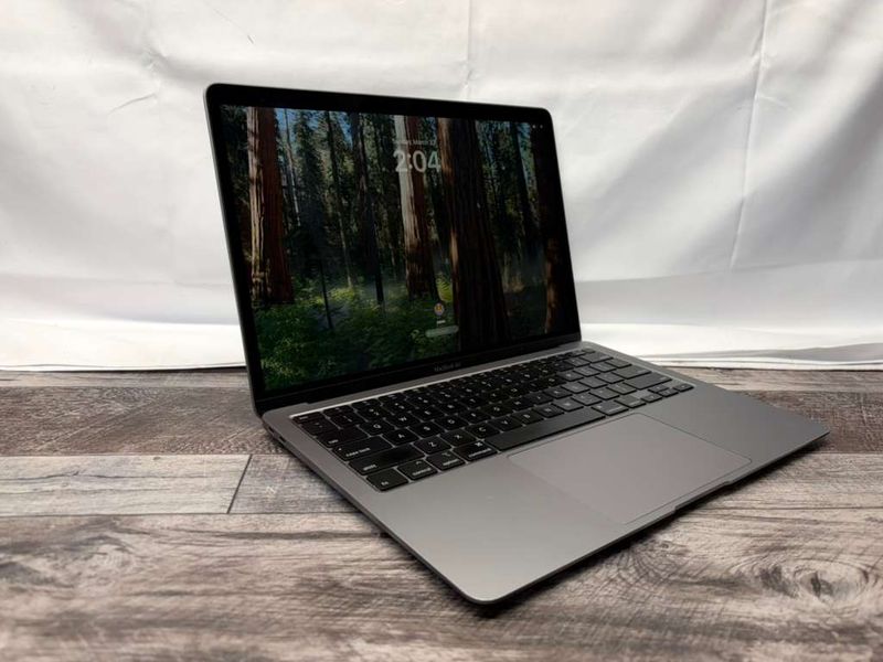 Apple MacBook Air 13 2020 i7 16GB RAM 512GB SSD Space Gray