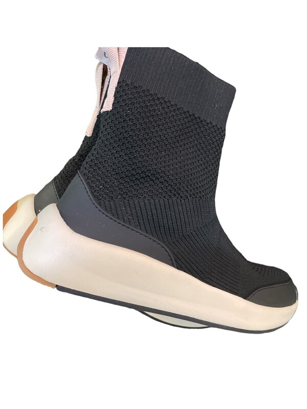 pink line sock shoes