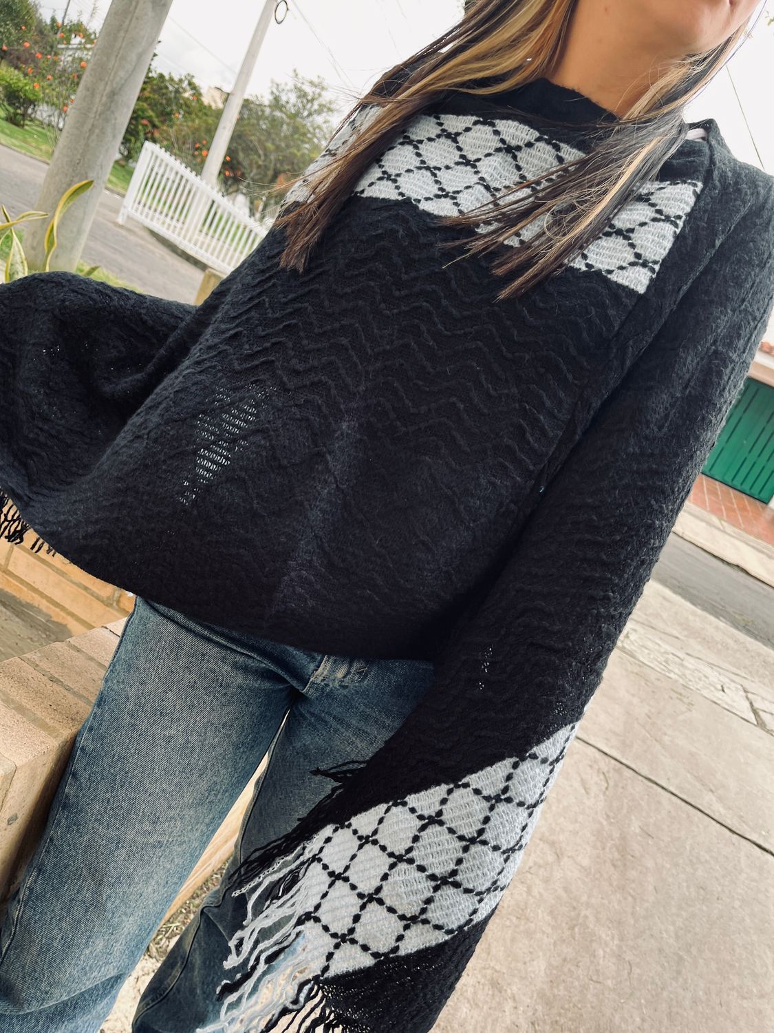 Ruana Tribal