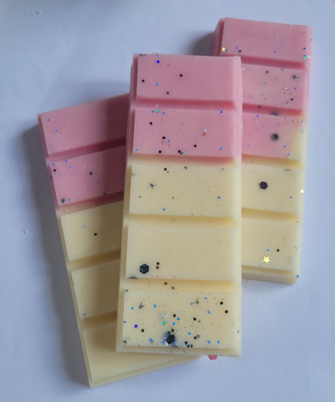 Rhubarb and custard snapbars 