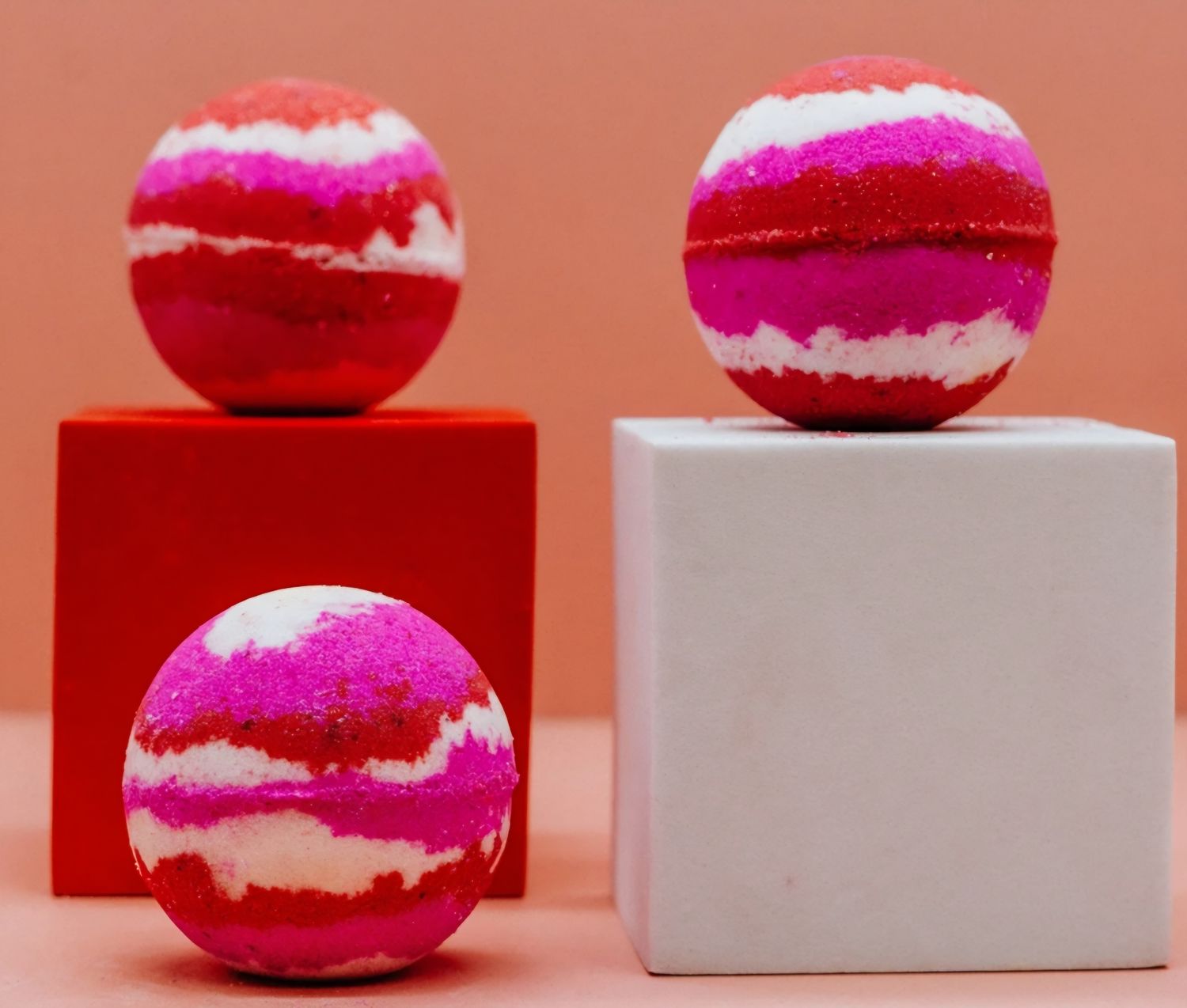 Bath bomb strawberries and cream 