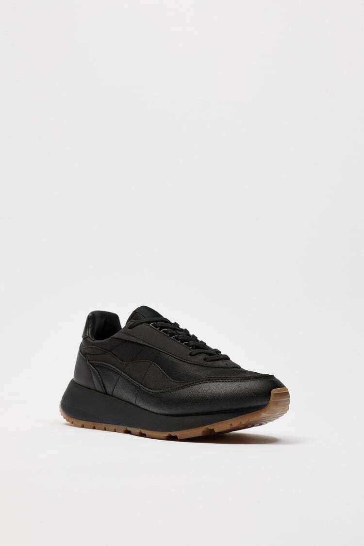 CONTRAST RUNNING TRAINERS