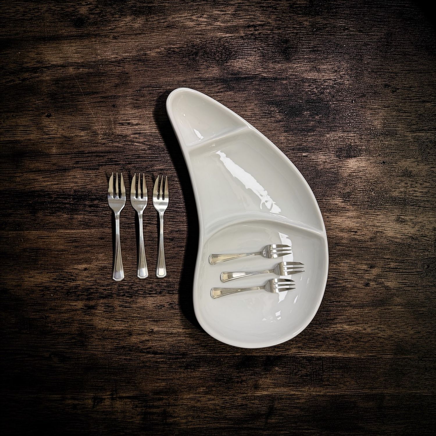 Mussel Dish 3 compartment with 6 Cocktail Forks