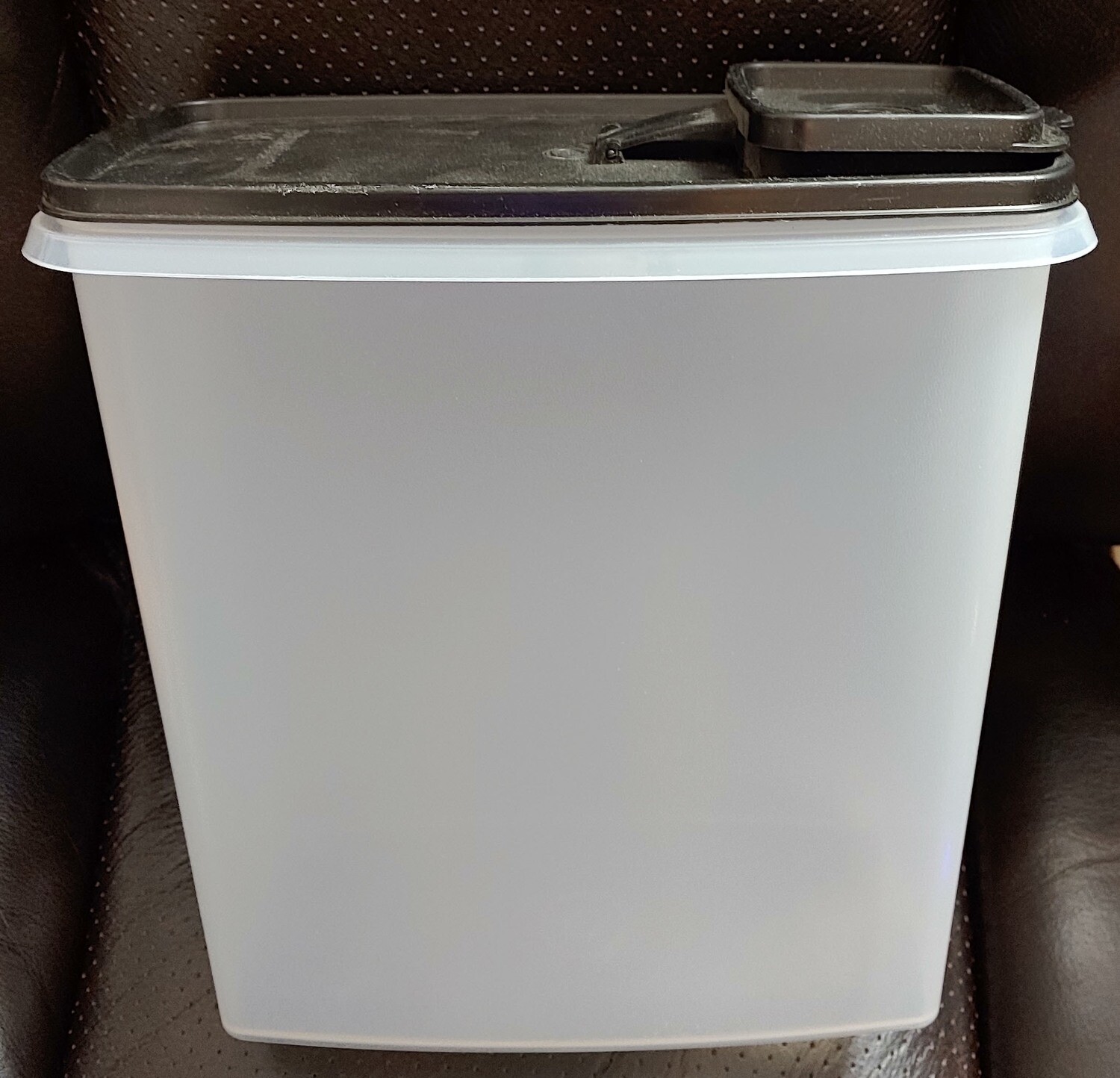 Tupperware cereal keeper