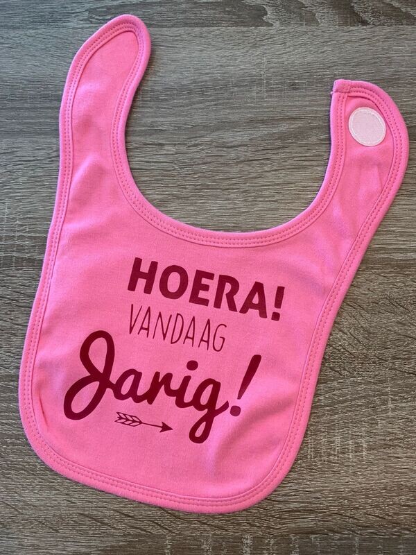 Slabbetje &#39;Hoera vandaag jarig&#39;