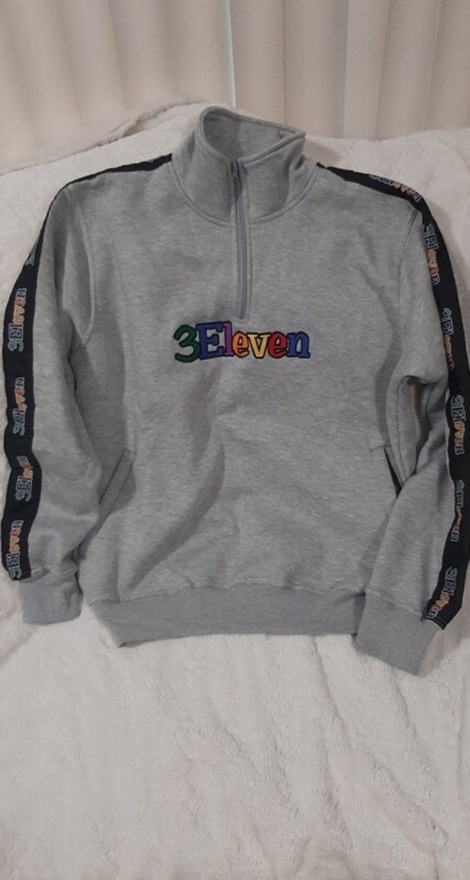 Embroidery Stitch half zip collard sweatsuit with two logos 