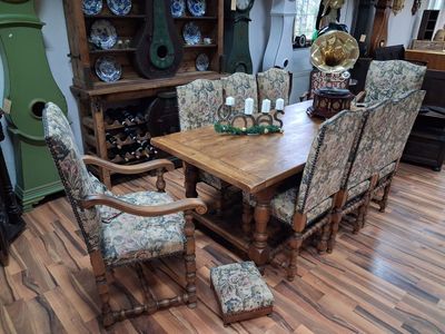 Tisch & Stühle / Tables and chairs