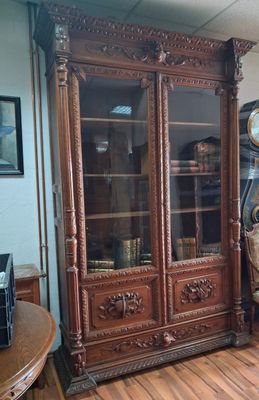 Vitrinen / glass cabinets