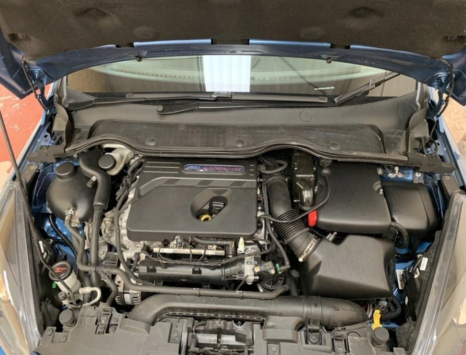 geeignet für Ford Fiesta, Stylisches Performance-Cover für den Motor, ideal für Fahrzeugtuning, Show&Shine, Werterhaltung, Fahrzeugpflege und eine individuelle Optik, perfekt für alle, die ihr Auto aufwerten möchten. Motorabdeckung Verkleidung Motorraum