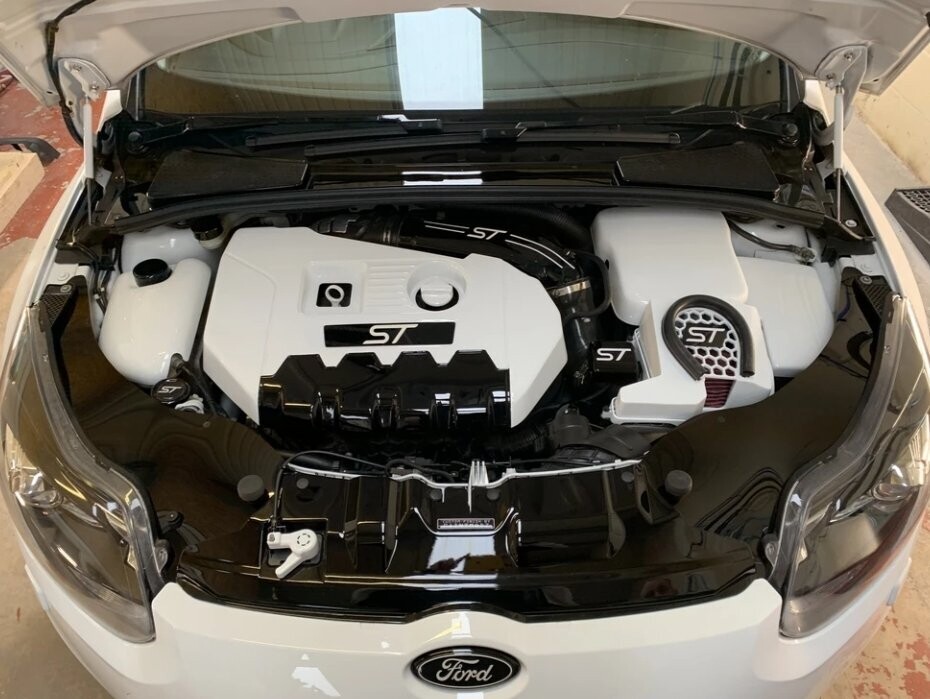 geeignet für Ford Focus Mk3, Stylisches Performance-Cover für den Motor, ideal für Fahrzeugtuning, Show&Shine, Werterhaltung, Fahrzeugpflege und eine individuelle Optik, perfekt für alle, die ihr Auto aufwerten möchten. Motorabdeckung Verkleidung Motorraum