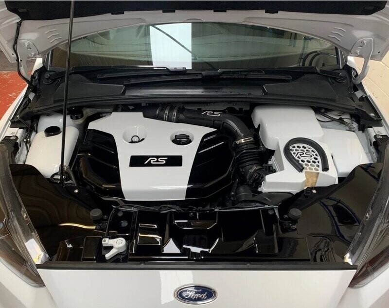 geeignet für Ford Focus Mk3, Stylisches Performance-Cover für den Motor, ideal für Fahrzeugtuning, Show&Shine, Werterhaltung, Fahrzeugpflege und eine individuelle Optik, perfekt für alle, die ihr Auto aufwerten möchten. Motorabdeckung Verkleidung Motorraum