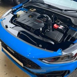 Performance-Cover Front Panel MITTE passend für Ford Focus Mk4 2019- Ford, Stylisches Performance-Cover für den Motor, ideal für Fahrzeugtuning, Show&Shine, Werterhaltung, Fahrzeugpflege und eine individuelle Optik, perfekt für alle, die ihr Auto aufwerten möchten. Motorabdeckung Verkleidung Motorraum