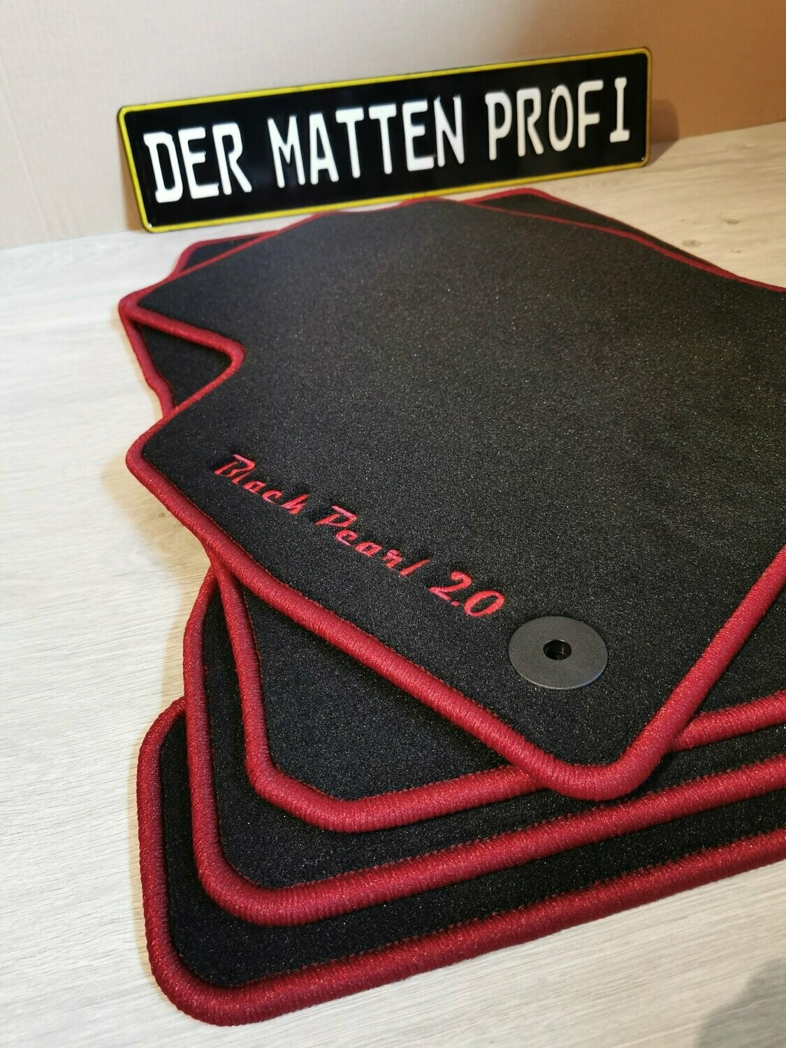 Best Price Velours Hochwertige Velours-Autofußmatten, perfekt passend für alle Fahrzeugmodelle, individuell gestaltbar mit Stickereien oder einzigartigen Designs, für ein stilvolles und personalisiertes Interieur. Hochwertige Velours-Autofußmatten, individuell anpassbar, perfekte Passform, handgefertigt, langlebig, stilvoll, personalisiert, für alle Fahrzeugmodelle, mit Stickereien oder Wunschdesign, rutschfest, passgenau, pflegeleicht.