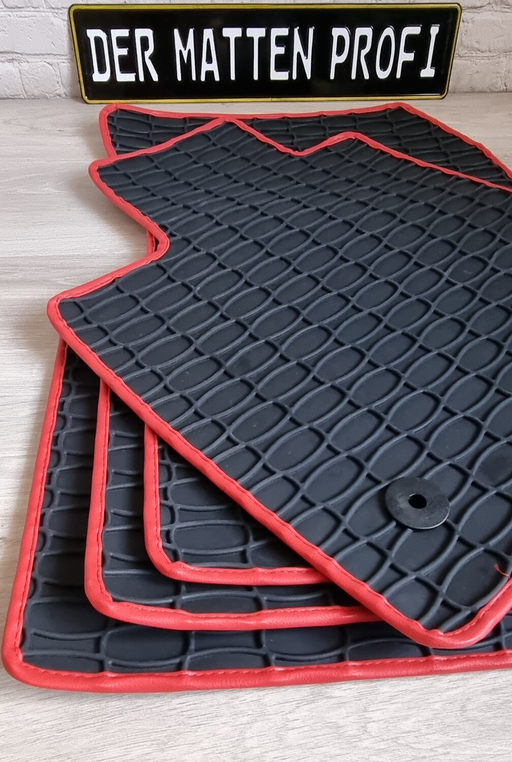 Premium Gummi Auto Fußmatten Premium-Gummifußmatten für Autos, passgenau für alle Fahrzeugmodelle, robust, langlebig, pflegeleicht, rutschfest, wasserfest, ideal für jede Jahreszeit, hochwertig verarbeitet, mit individuell gestaltbarer Randfassung für maximalen Schutz und stilvolles Design.