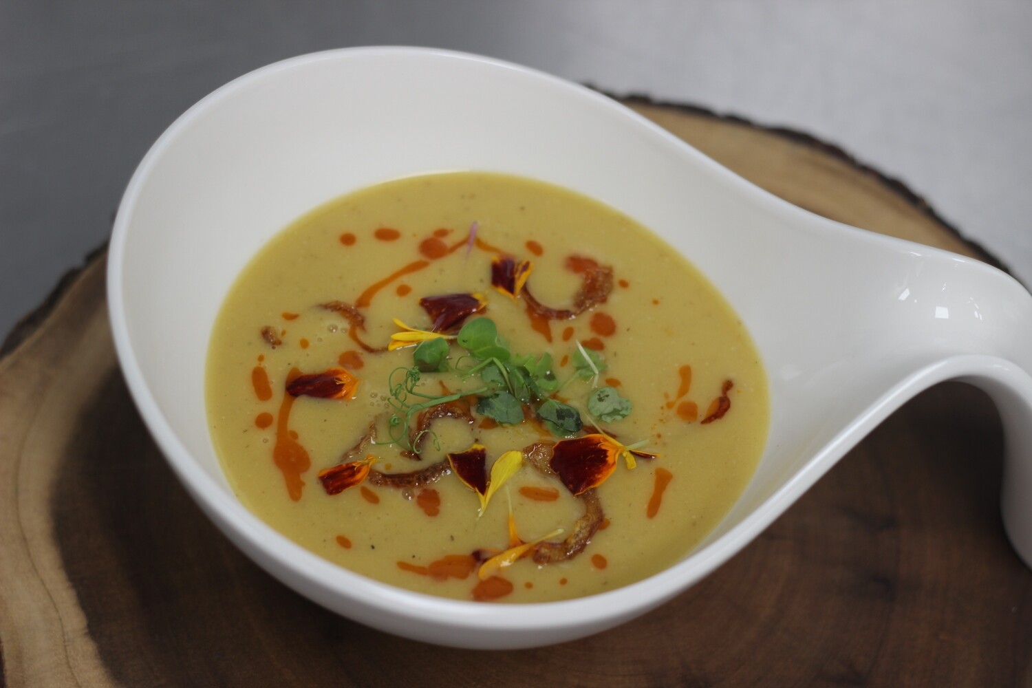 Dal Taseer | lentil soup (vegetarian)
Red Lentil | vegetable | chili Oil | Micro Green