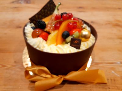 Biscuit met fruit en chocolade rond