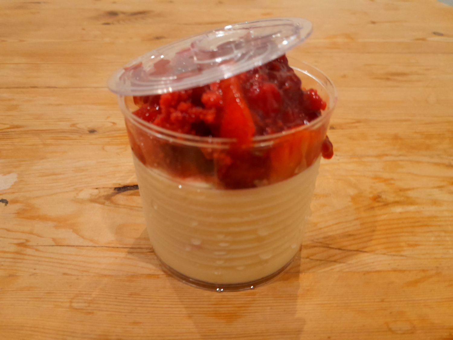 Potje Pannacotta met aardbei