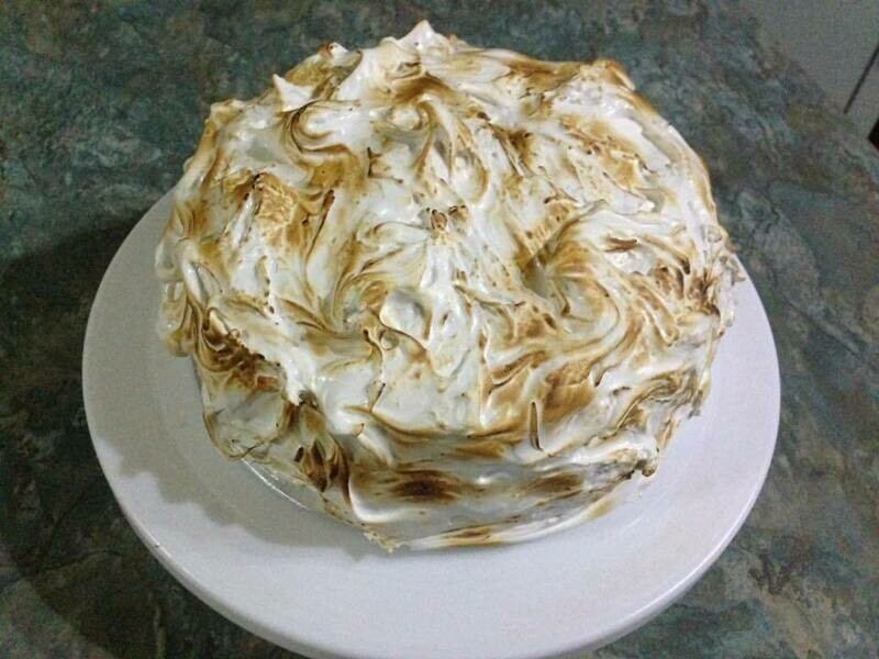 Mushmellow meringue cake