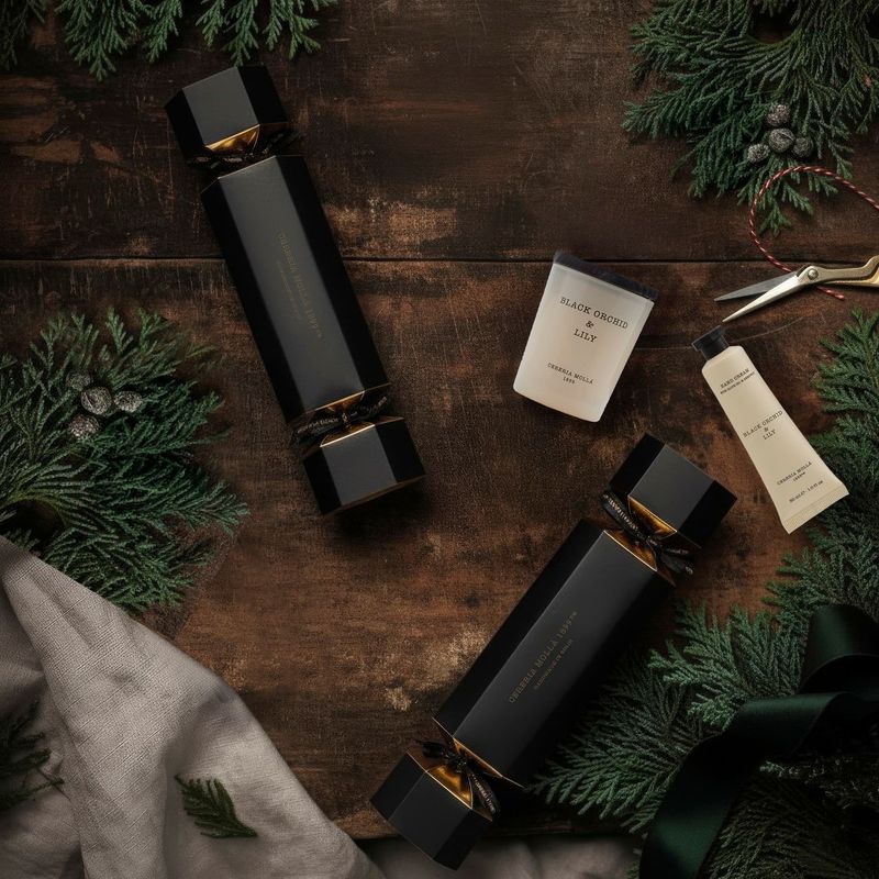 Cereria Molla 1899 - Black Orchid & Lily Kerst cracker Cereria Molla 1899 - Black Orchid & Lily Kerst cracker