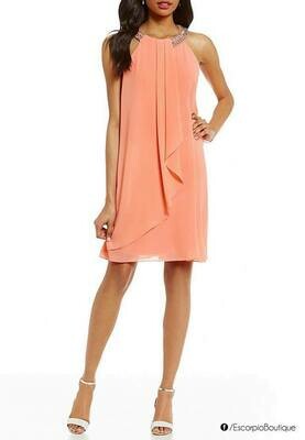 Vestido con cuello bordado