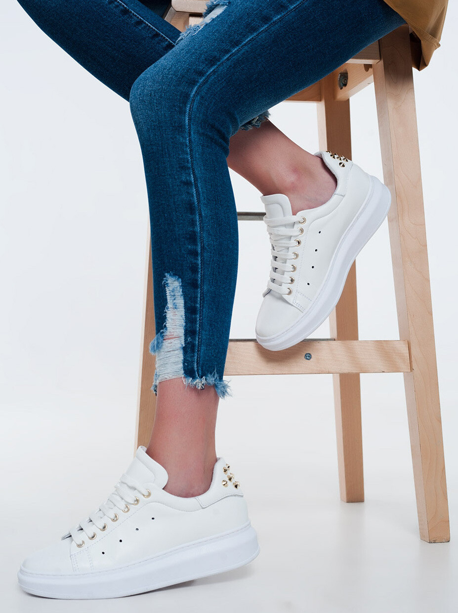 tenis blancos con estrellas