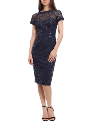 Vestido corto bordado con transparencia
