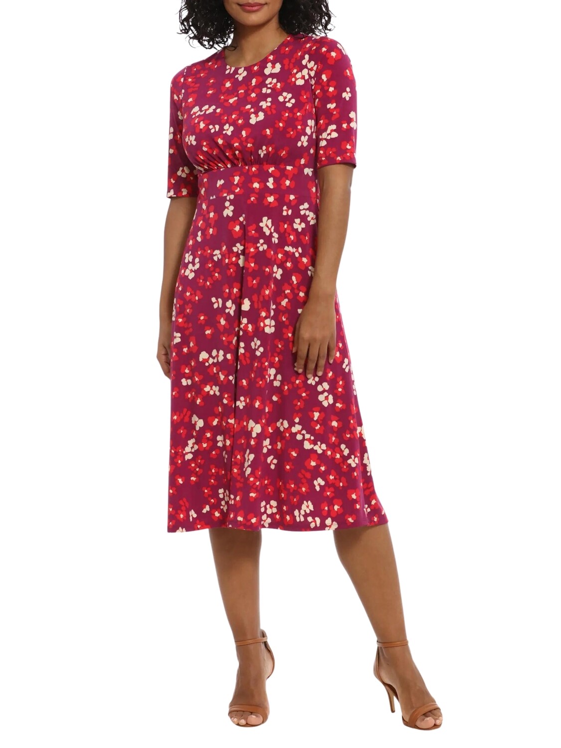 Vestido corto con manga 3/4