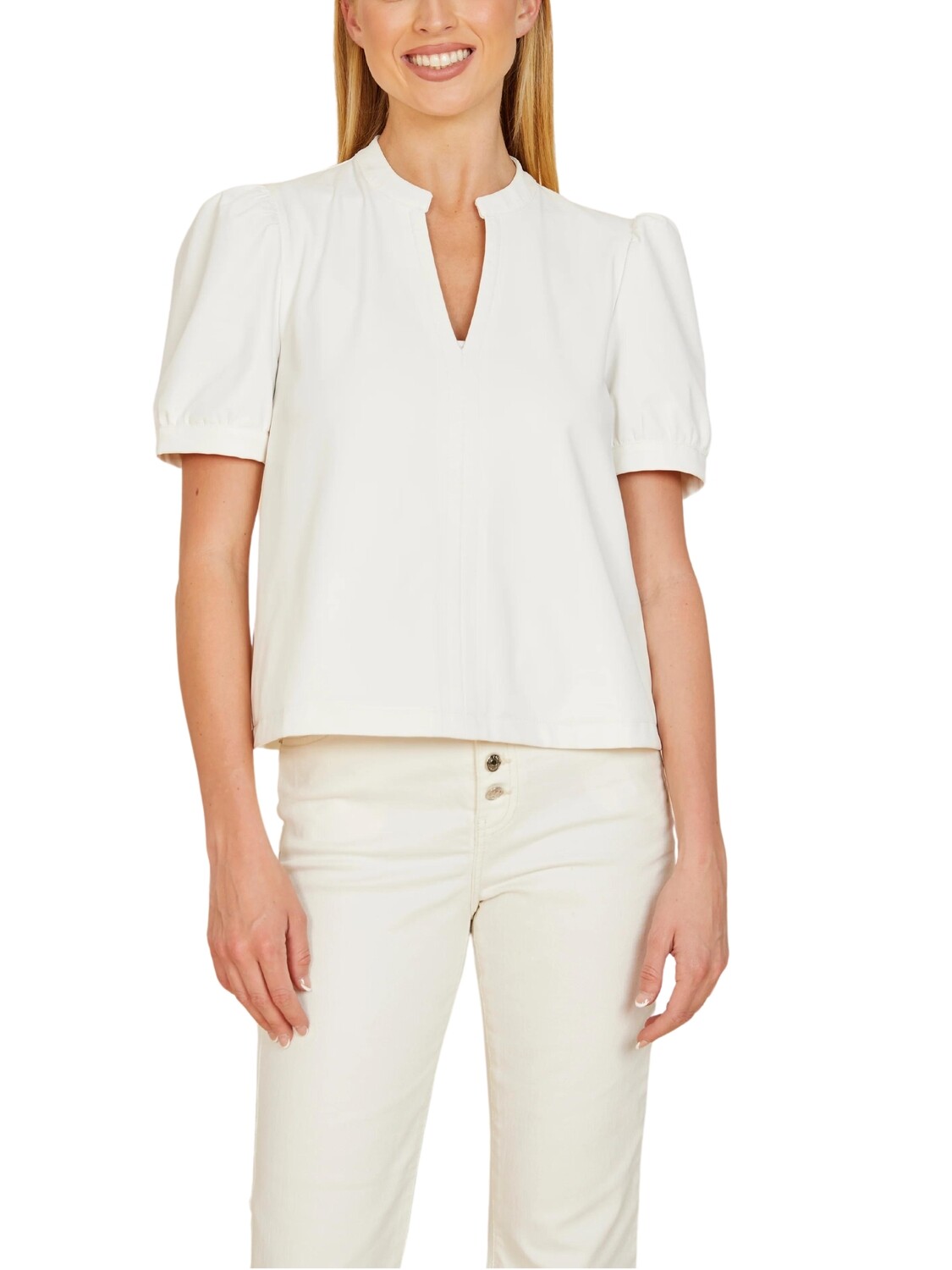 Blusa de manga corgta en piel vegana
