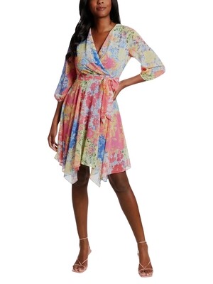 Vestido  corto asimétrico.
