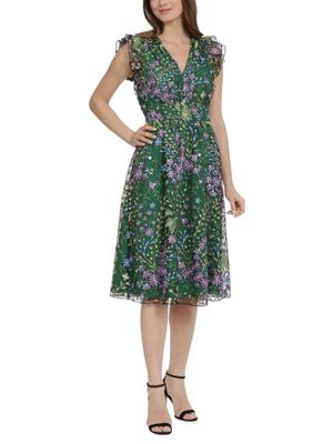Vestido corto de manga corta con flores bordadas.