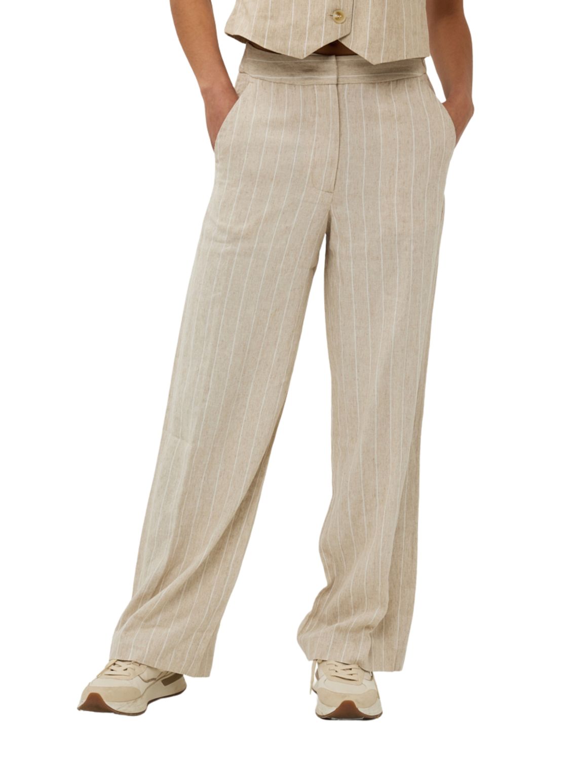 Pantalón de lino con raya.
