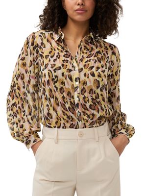 Blusa de gasa en animal print.