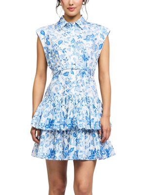 Vestido corto con olanes plisados.