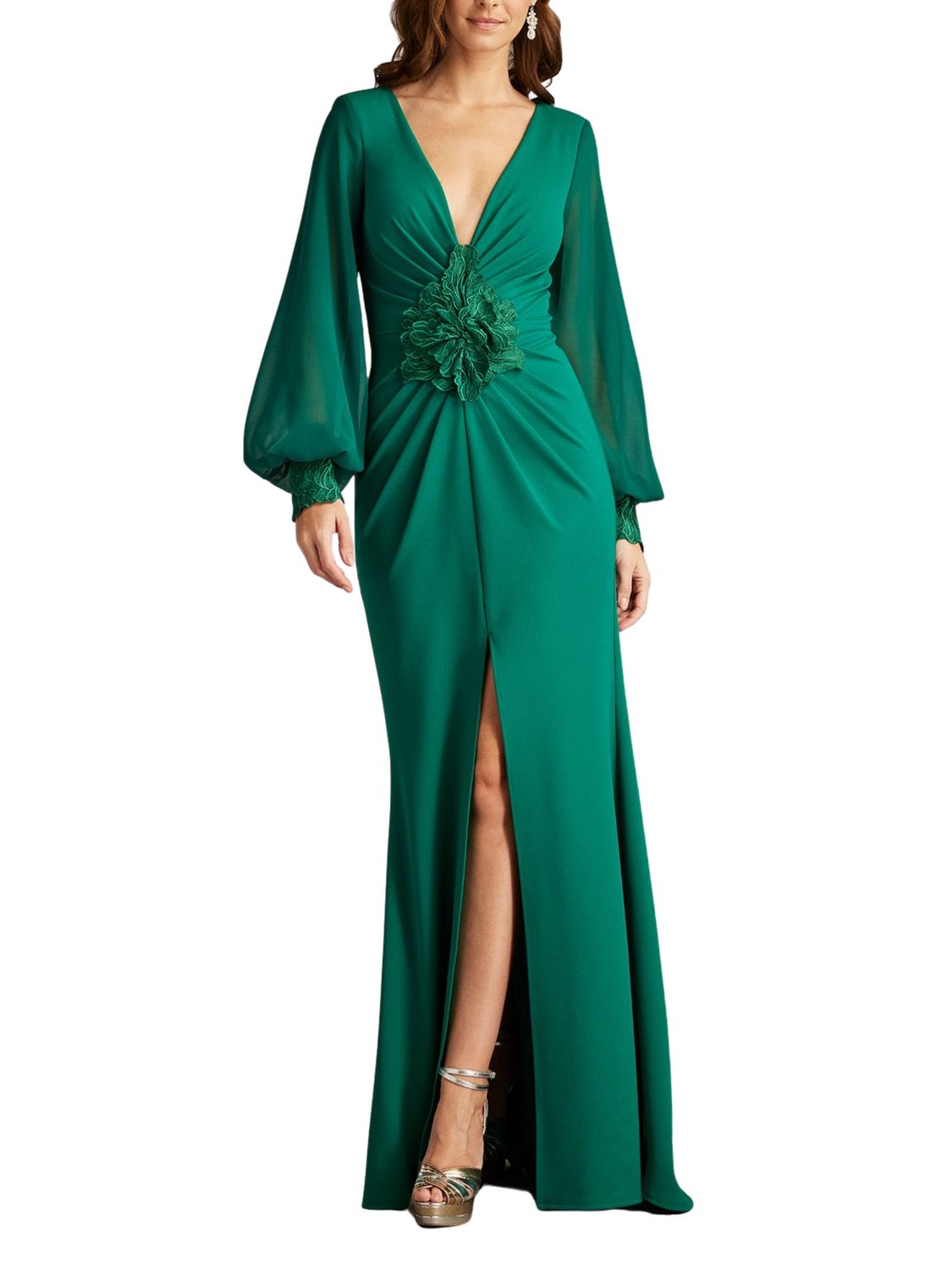Vestido escotado con mangas obispo