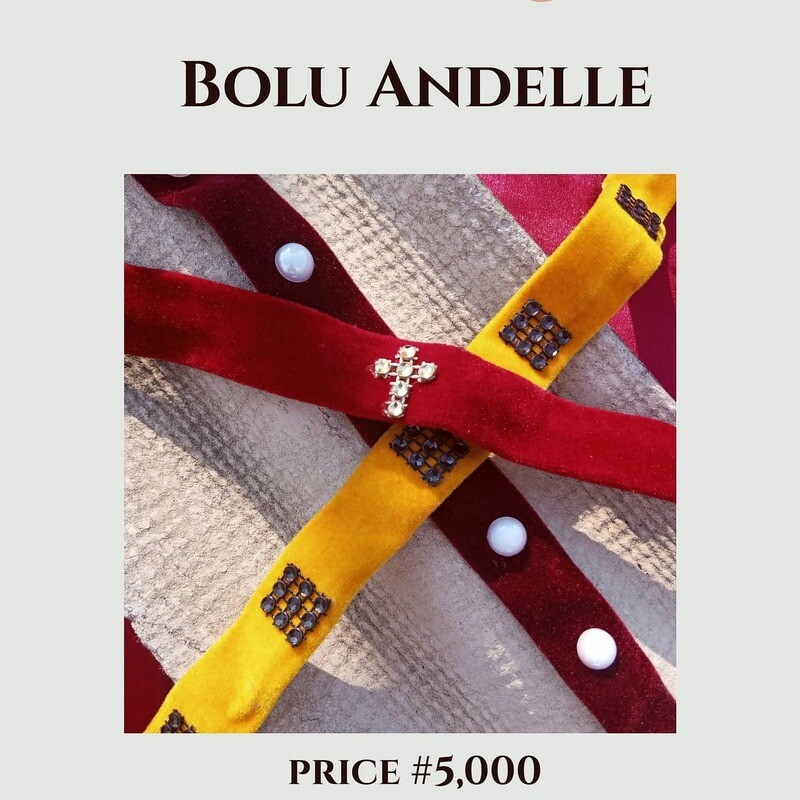 B.A crisscross set of 3 chokers