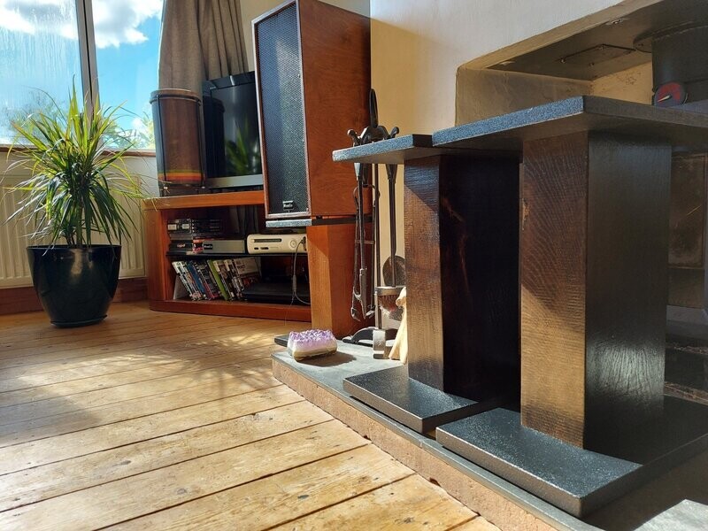 Mycetias speaker stands / ebony. Price per pair
