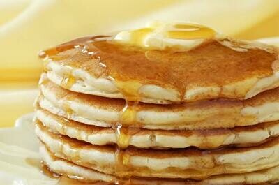 ORDEN DE HOT CAKES (3) COMPLEMENTADO CON INGREDIENTE DE SU PREFERENCIA.