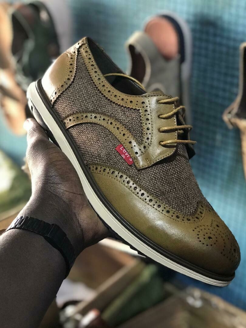 chaussures homme couleur or