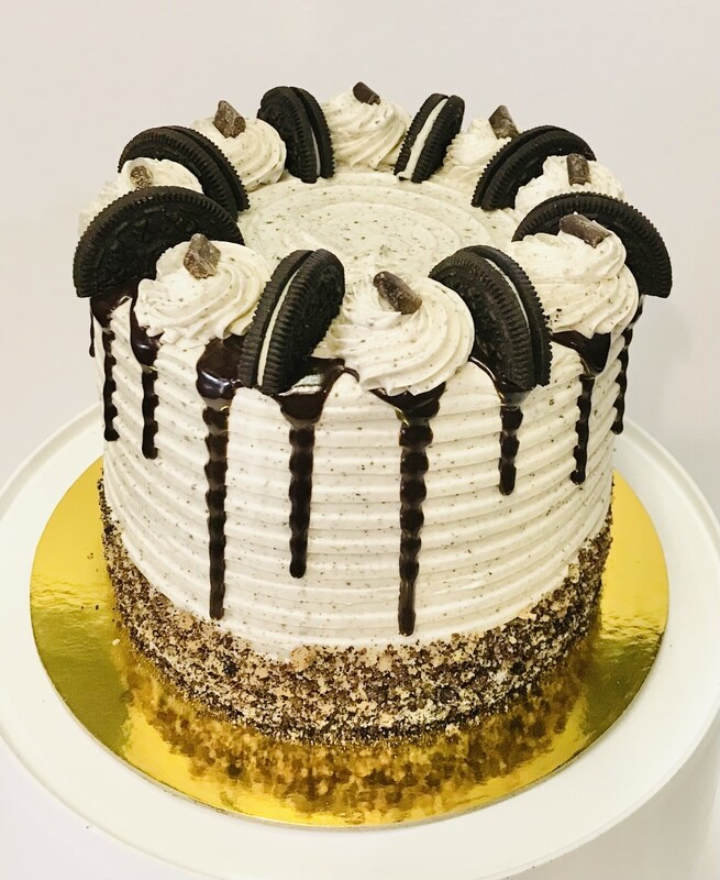 Cookies &#39;N&#39; Cream Cake