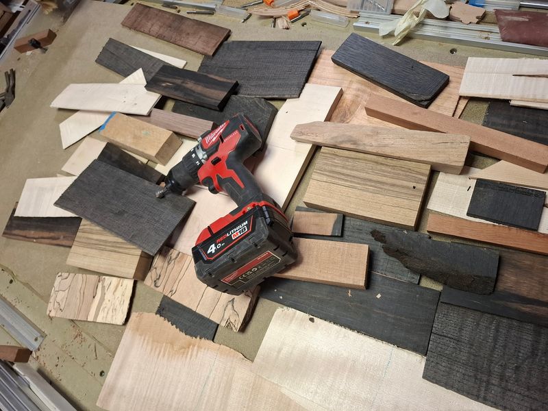 Box with offcuts 1088