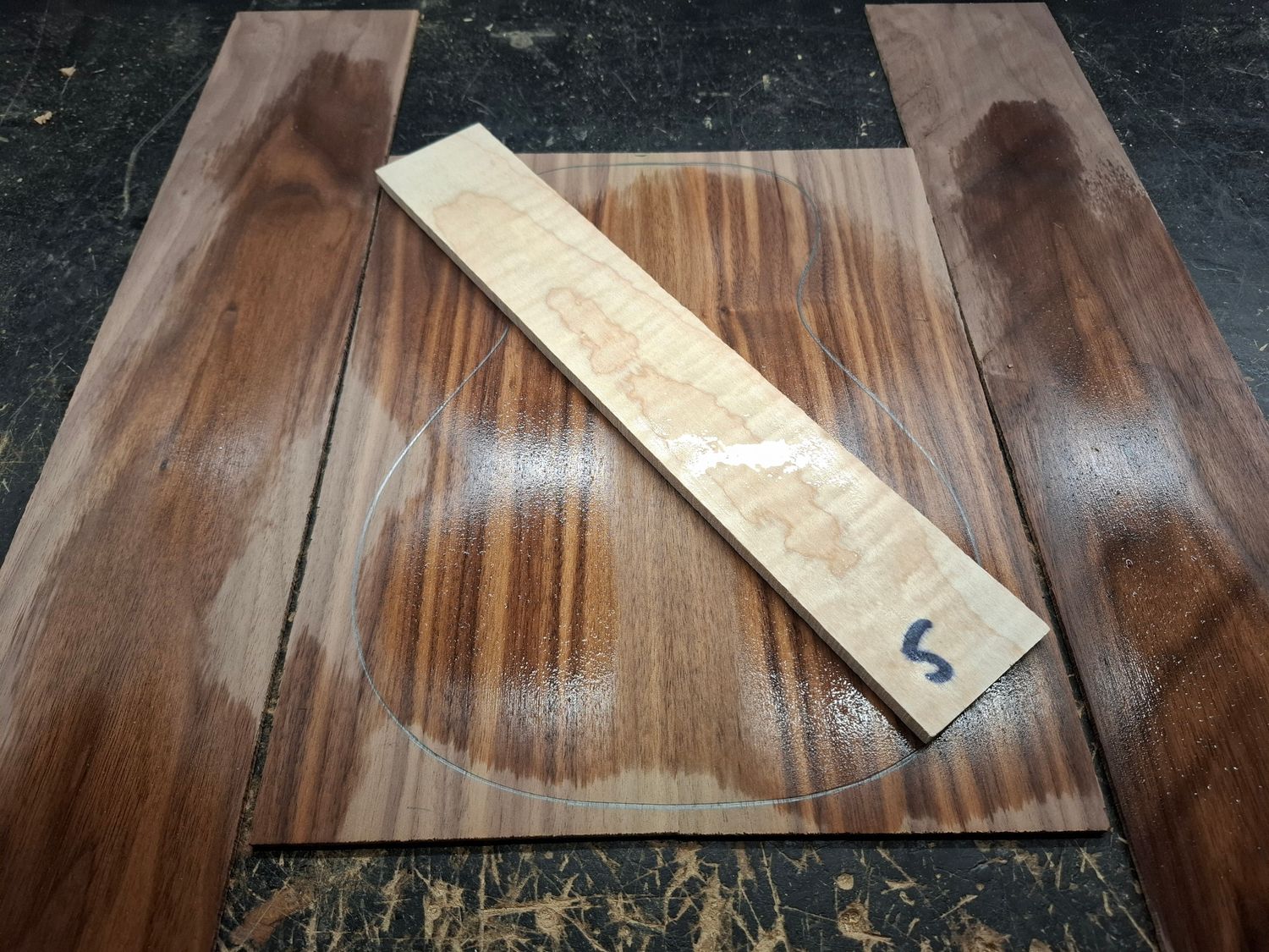 Concert Ukulele Walnut Joined Back and Sides and Fingerboard 1143