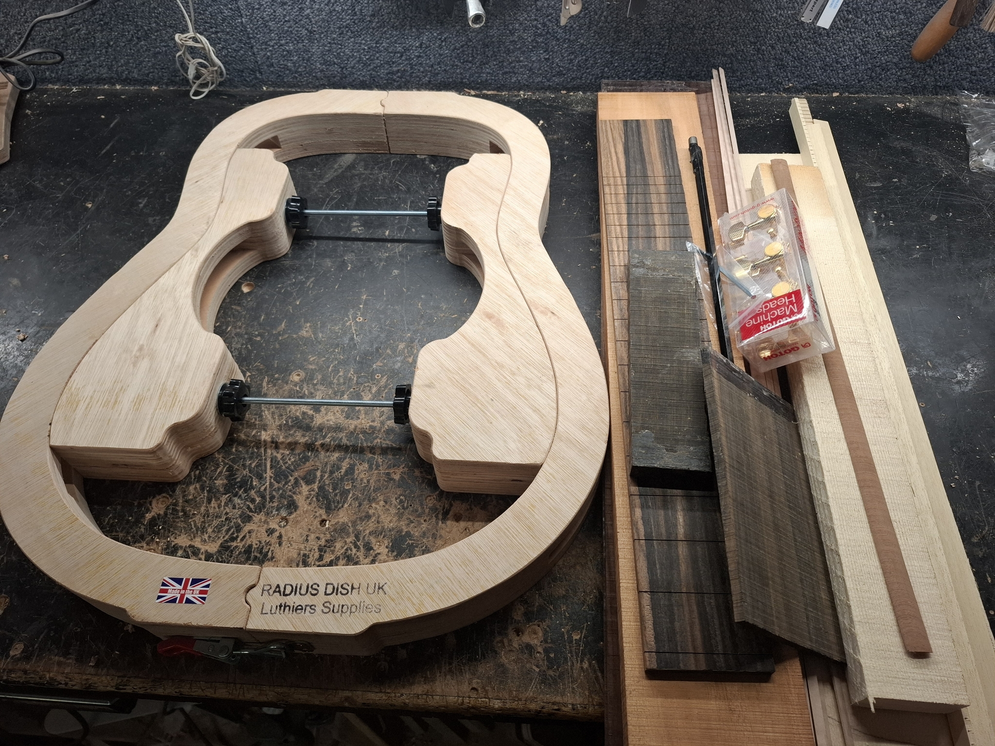 Dreadnought Kit Tonewood, Mould, and Accessories 12117