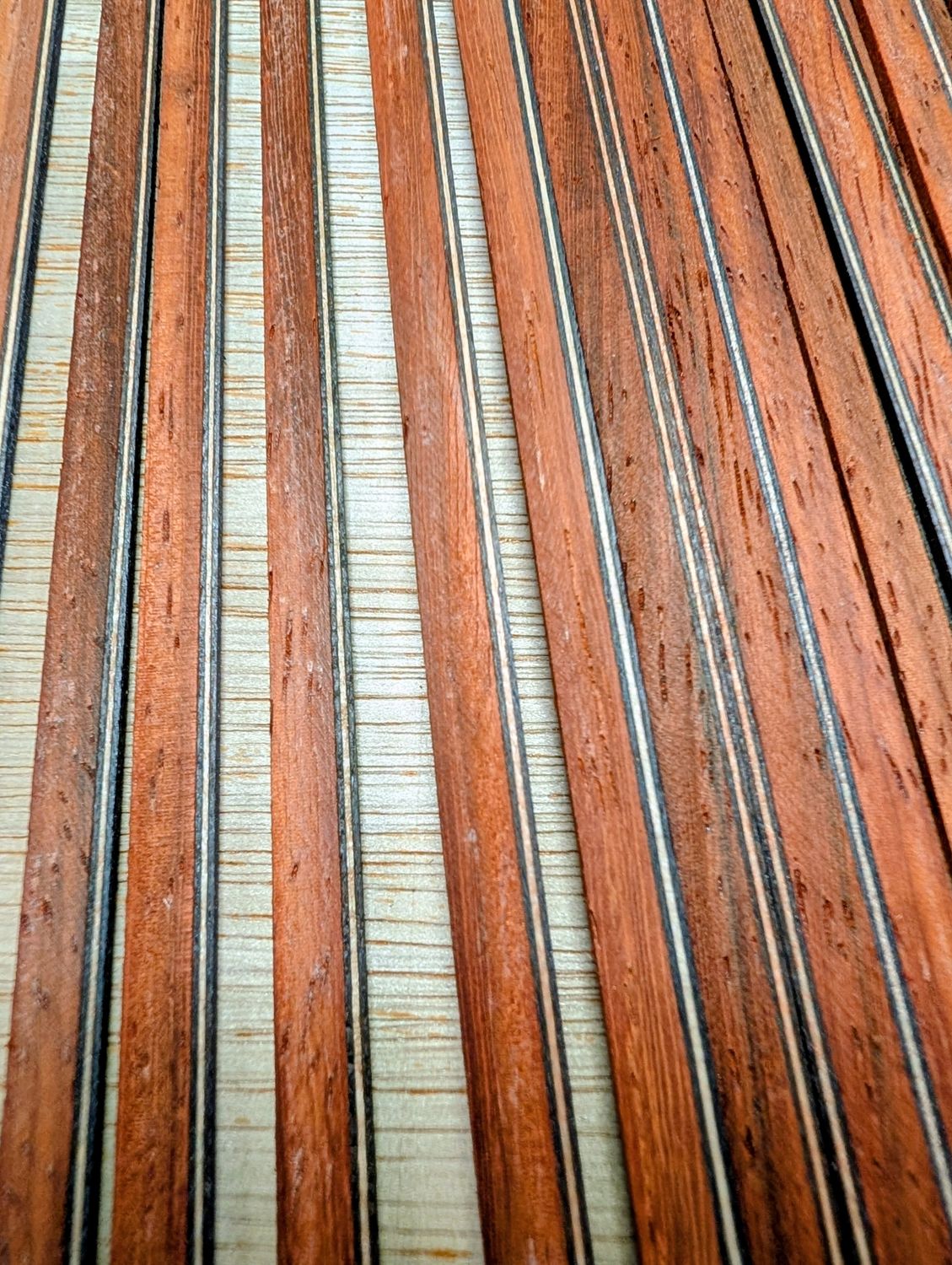 Binding Padauk W/B/W 746 Binding Padauk W/B/W 746