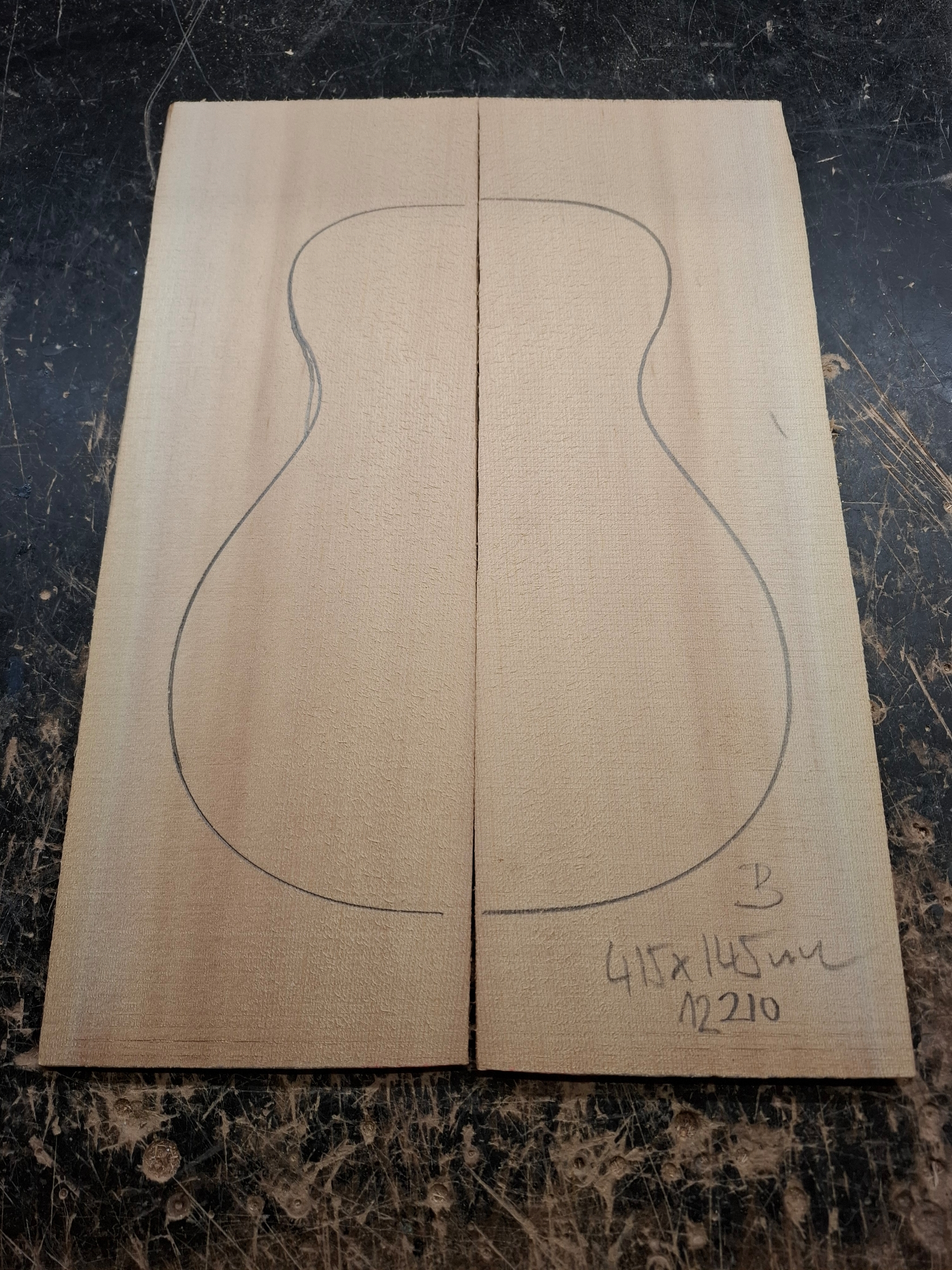 Sitka Spruce Soundboard Baritone Ukulele 12210