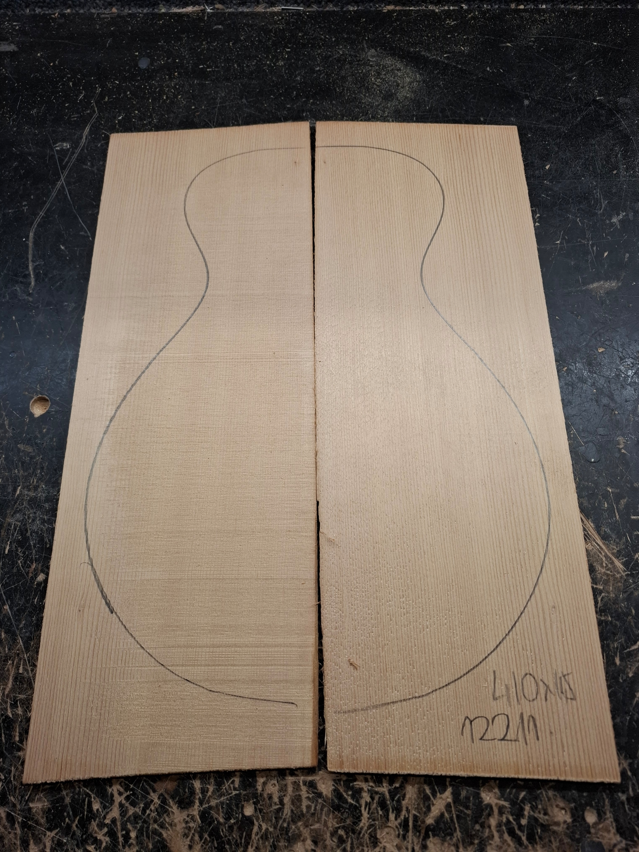 Sitka Spruce Soundboard Baritone Ukulele 12211