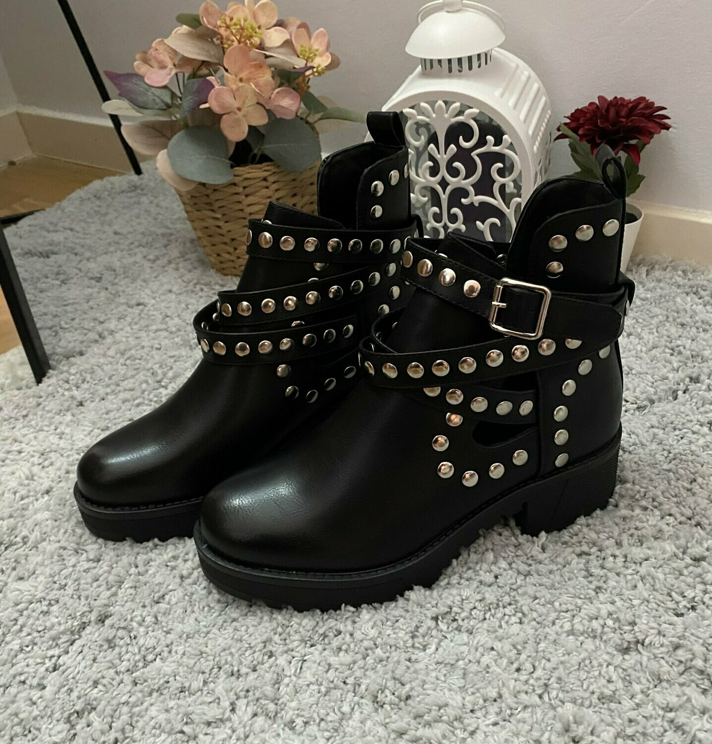 Botin Tachuelas :: CALZADO :: Moda Femenina :: Ponte Top, Moda femenina,  Moda masculina, Accesorios, Moda low-cost,