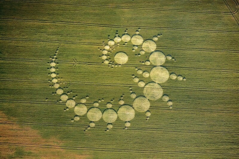 4.) Julia Set Spiral - männliche und weibliche Polarität im Ausgleich, Stonehenge, UK (1996)