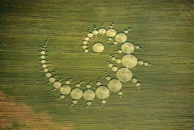 3.) Julia Set Spiral - weibliche Polarität, Stonehenge, UK (1996)