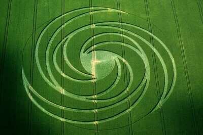 22.) Spiral Crescents, Hackpen Hill, UK (1999)